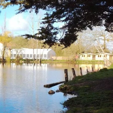 Domaine De L'Etanchet Hotell Saint-Hilaire-le-Vouhis Exteriör bild
